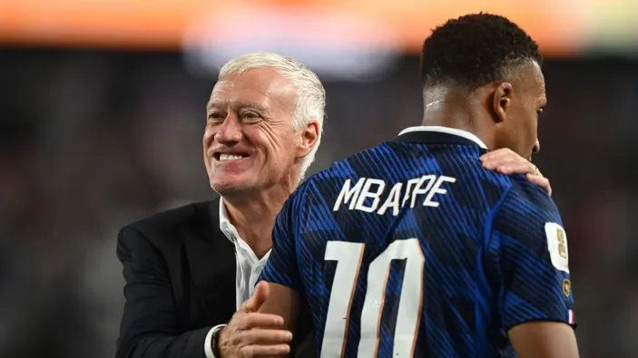 Didier Deschamps saat konferensi pers jelang pertandingan Prancis vs Maroko di Piala Dunia 2026.