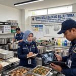 petugas bgn sedang menyelidiki kasus keracunan